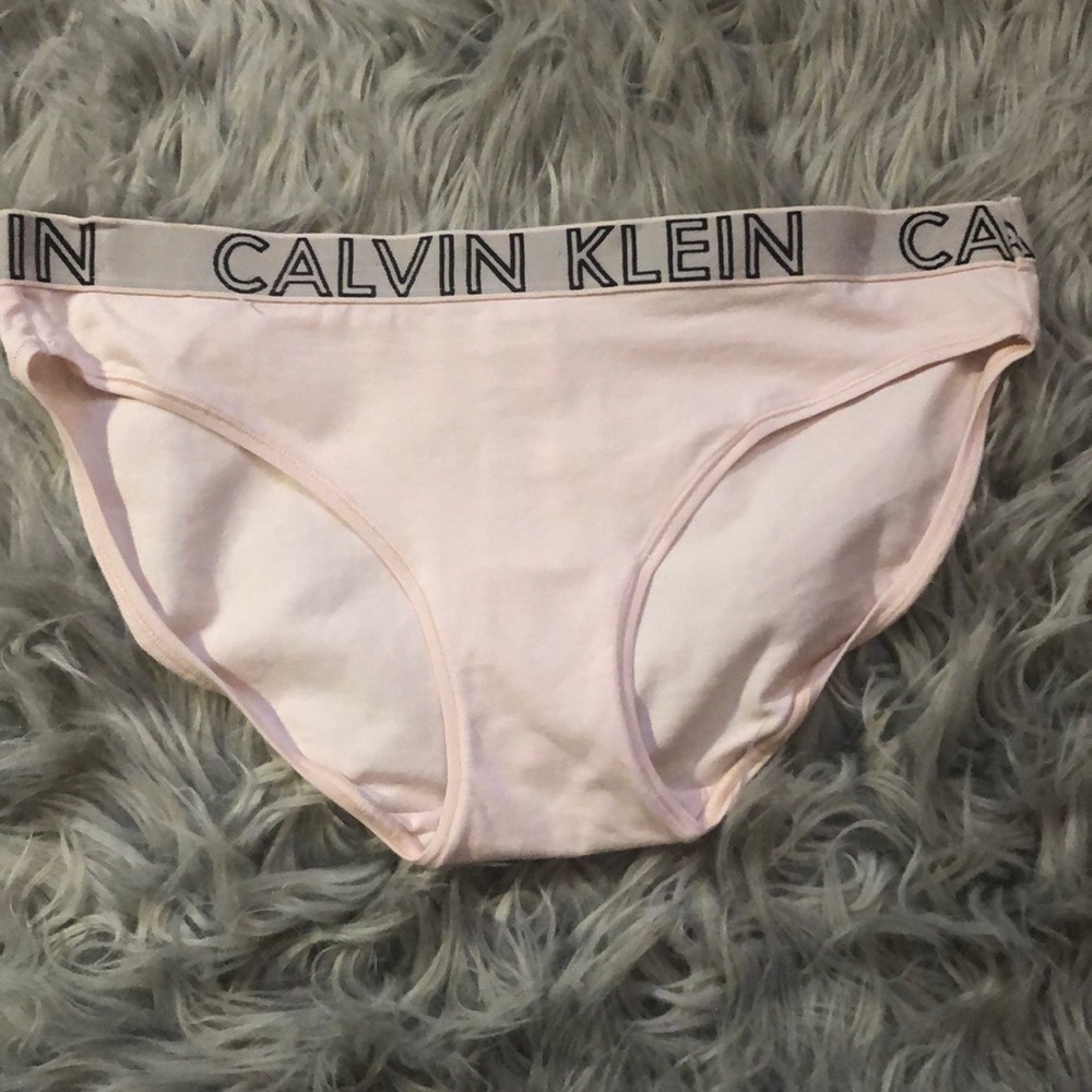 ✨SOLD✨ NWOT Pink Calvin Klein Bikini bottom